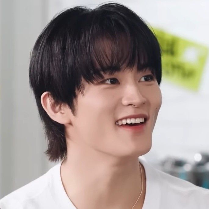 A moment captured by Mark (NCT 127, NCT DREAM)'s fan