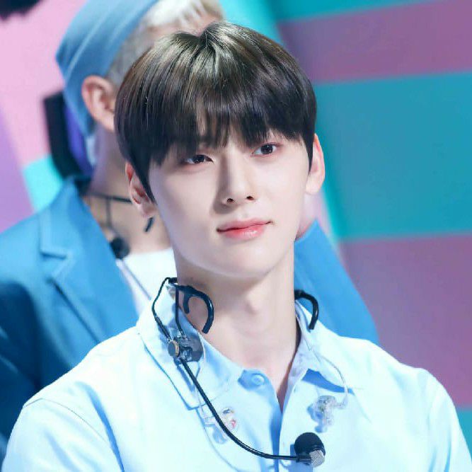 A moment captured by Hwang Minhyun's fan