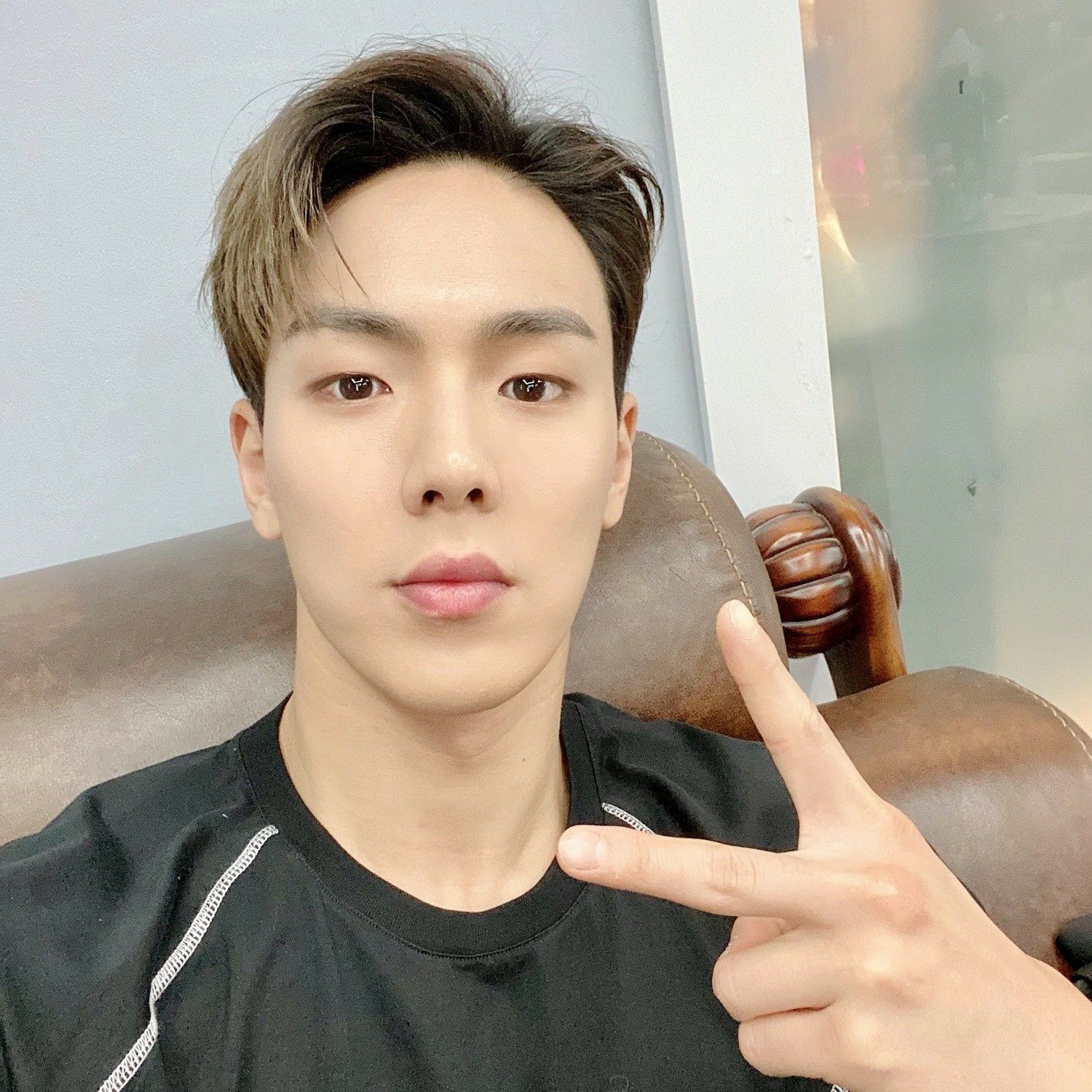 Behind-the-scenes cut of MONSTA X