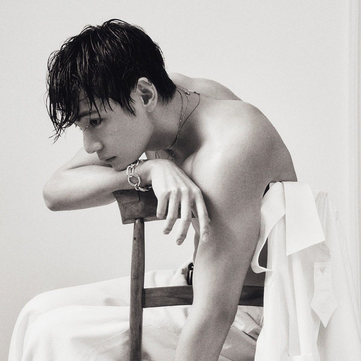 뷔 (방탄소년단)의 비하인드 컷