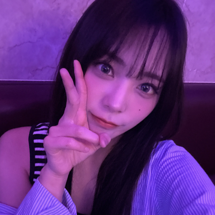 Behind-the-scenes cut of Siyeon (QWER)