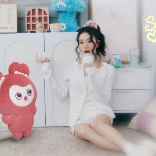 Behind-the-scenes cut of Chaeyoung (TWICE)