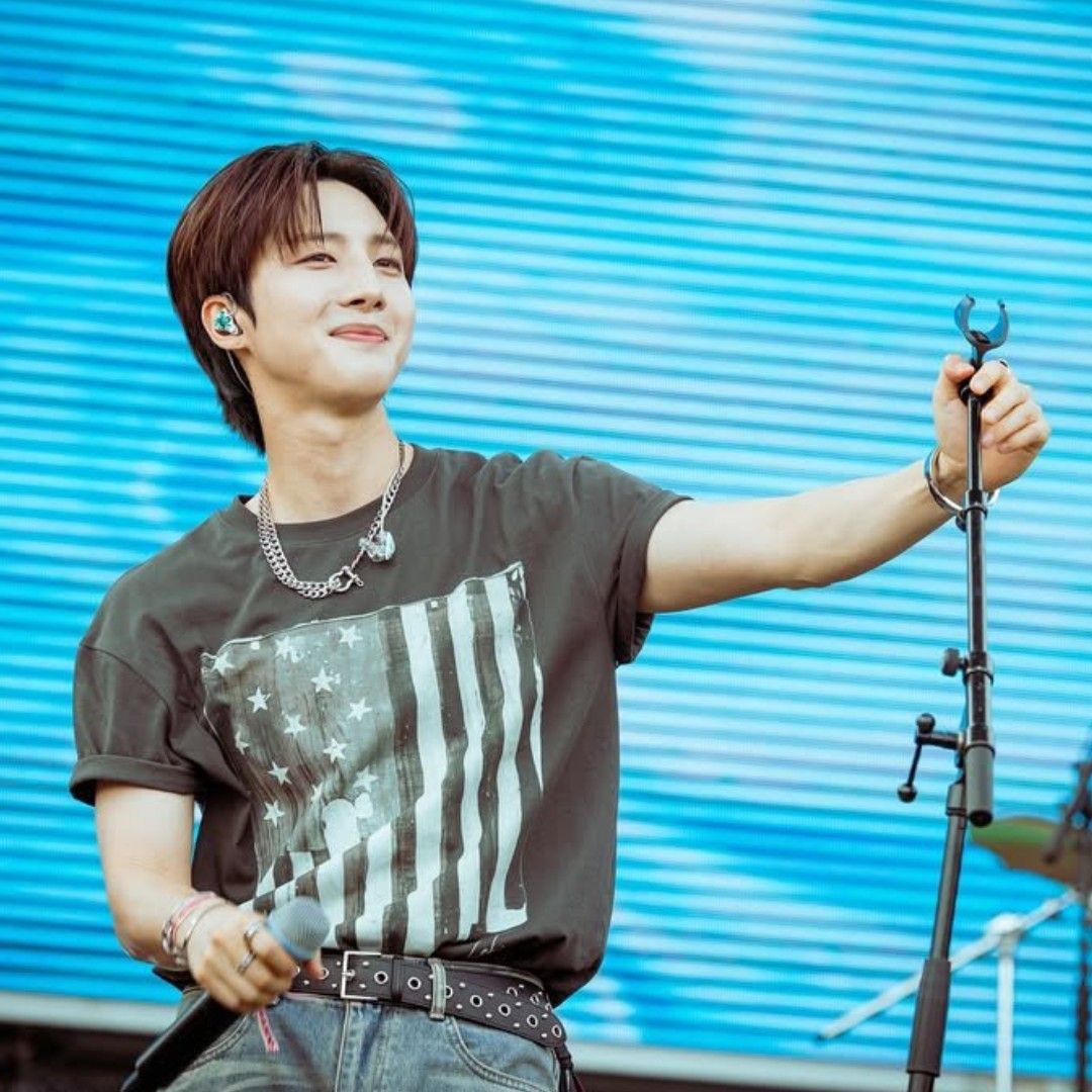Behind-the-scenes cut of Hui (PENTAGON)