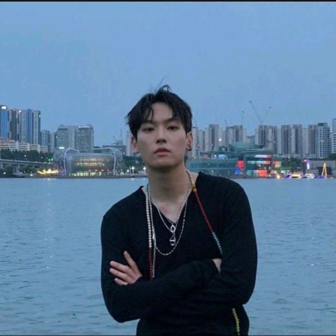 Behind-the-scenes cut of SF9