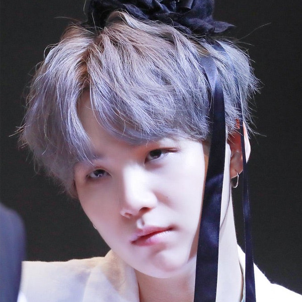 Foto aktivitas terbaru SUGA (BTS)