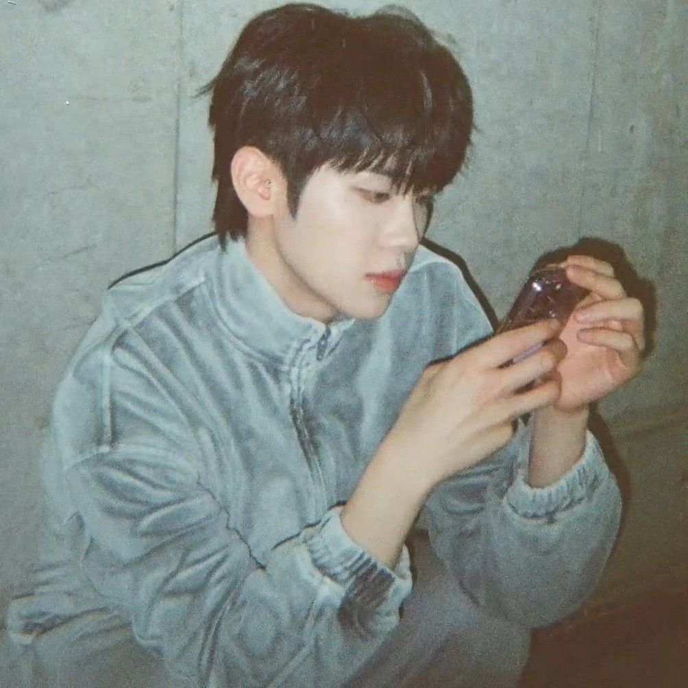 Latest photo of Kim Taerae (ZEROBASEONE)