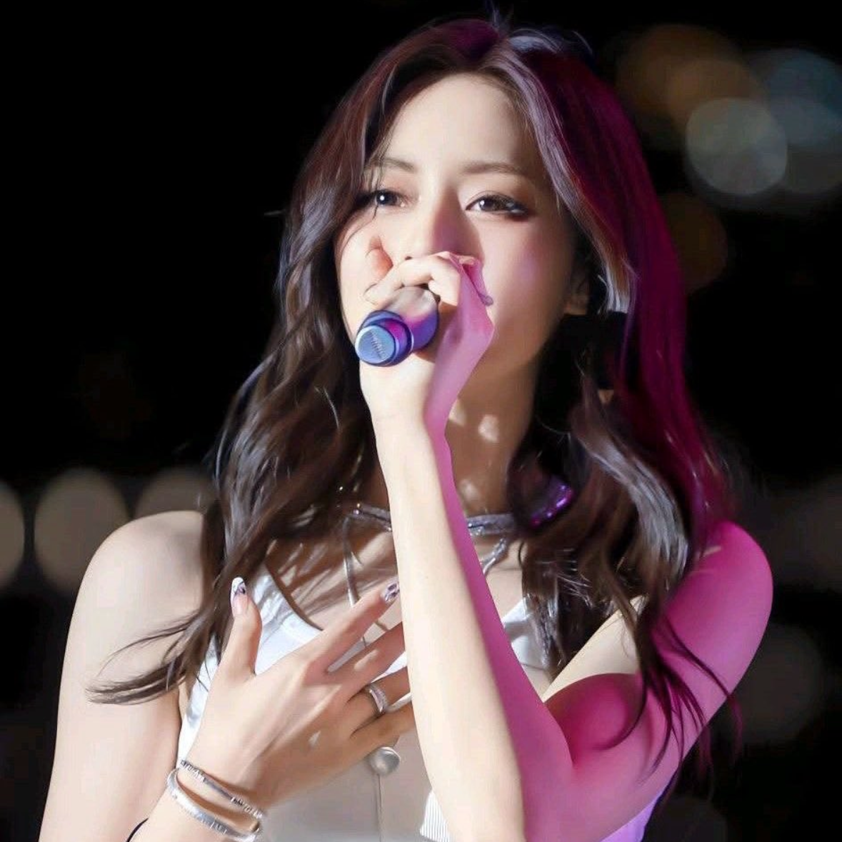 Latest photo of Tzuyu (TWICE)