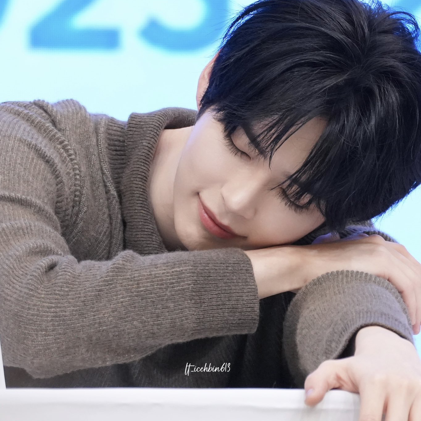 Behind-the-scenes cut of Sung Hanbin (ZEROBASEONE)