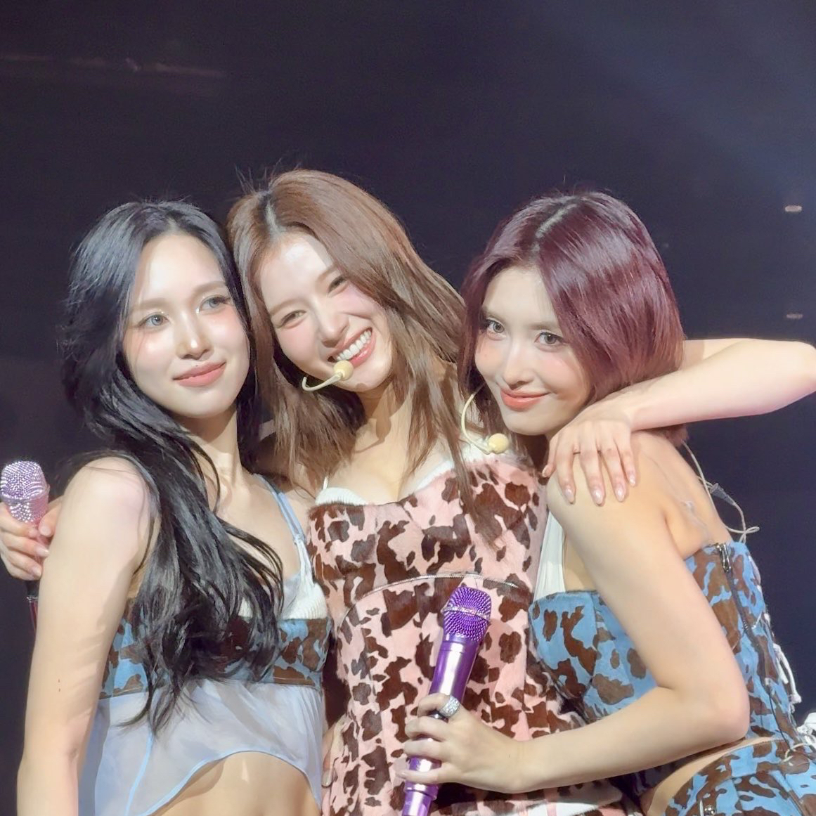 Momen yang diabadikan oleh penggemar TWICE