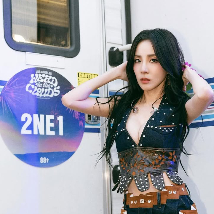 산다라박 (2NE1)의 비하인드 컷