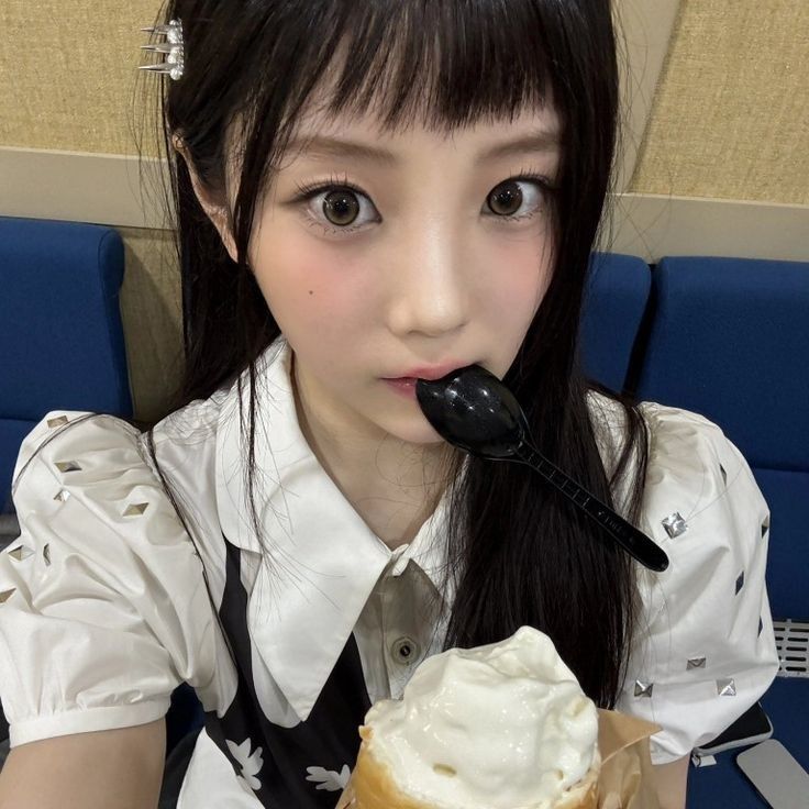 Recent activity shot of Wonhee (ILLIT)