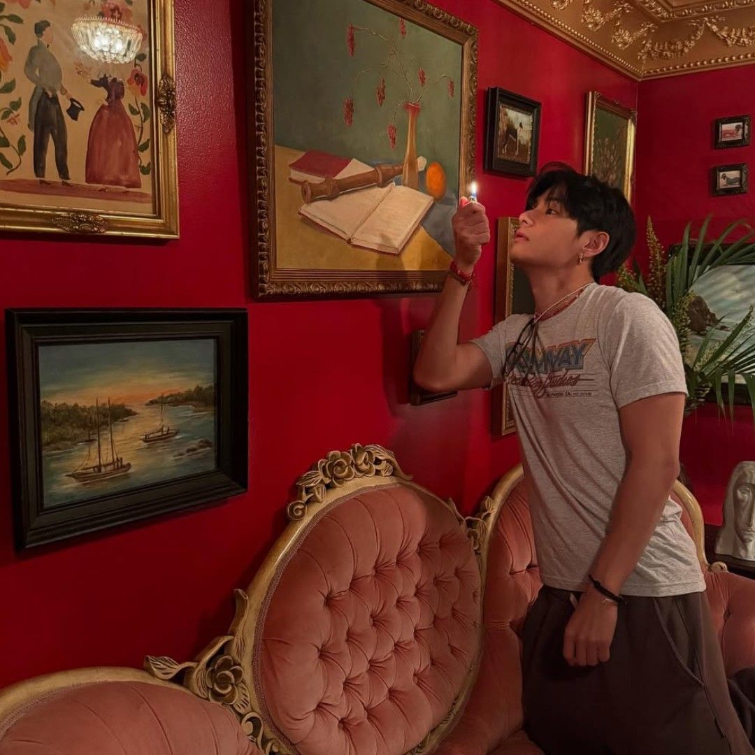 Behind-the-scenes cut of V (BTS)