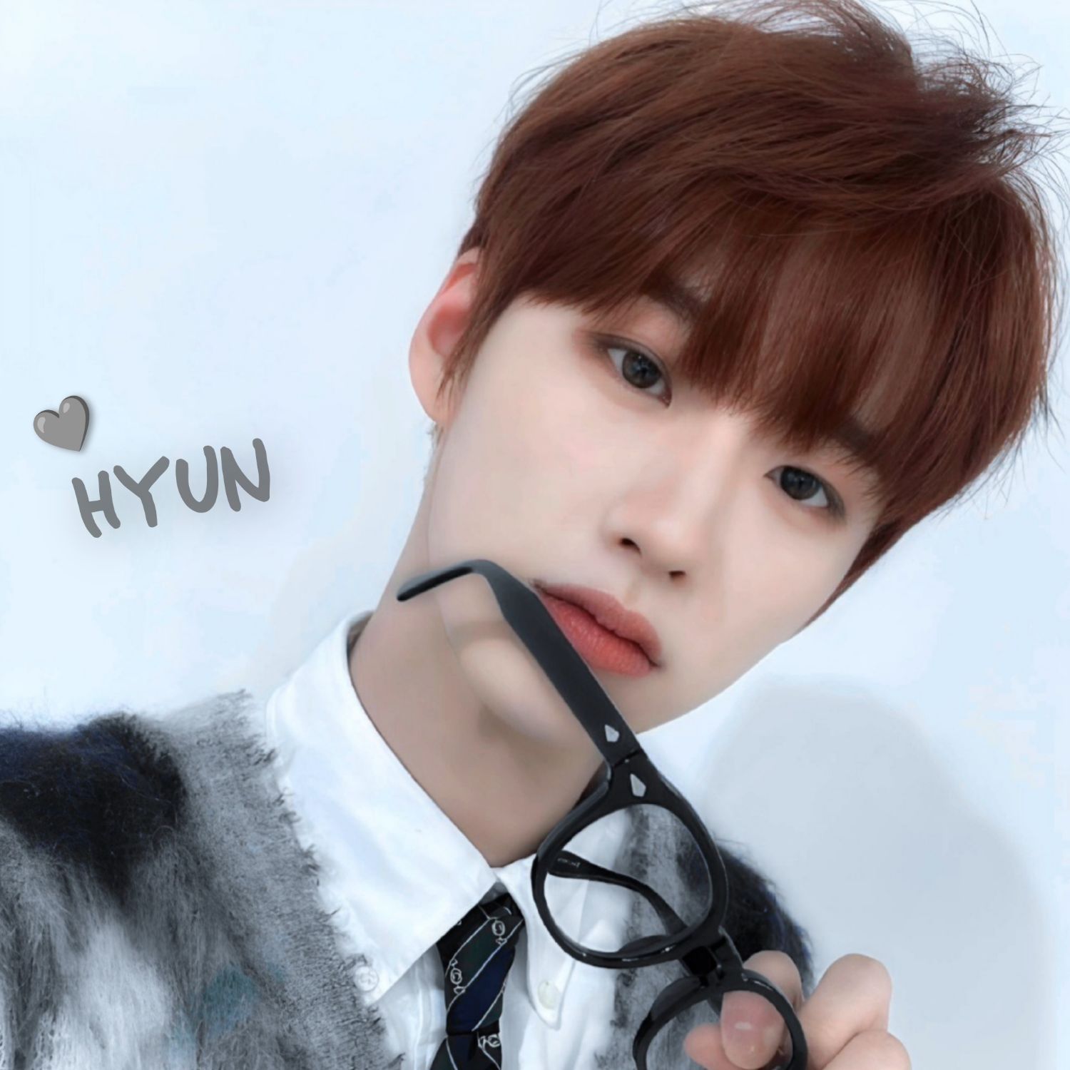 A moment captured by Hyun's fan