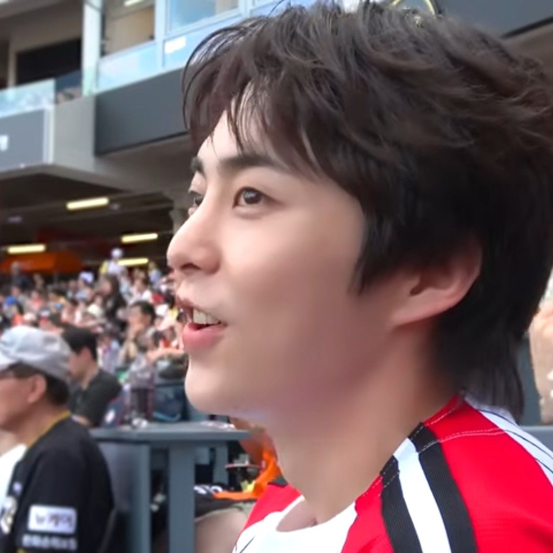 A moment captured by Xiumin (EXO)'s fan