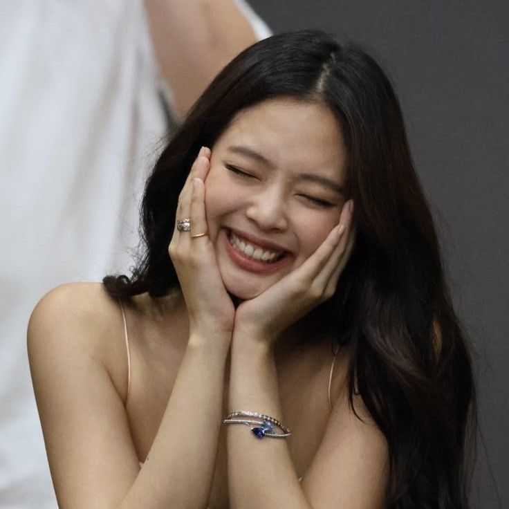 Foto aktivitas terbaru Jennie (BLACKPINK)