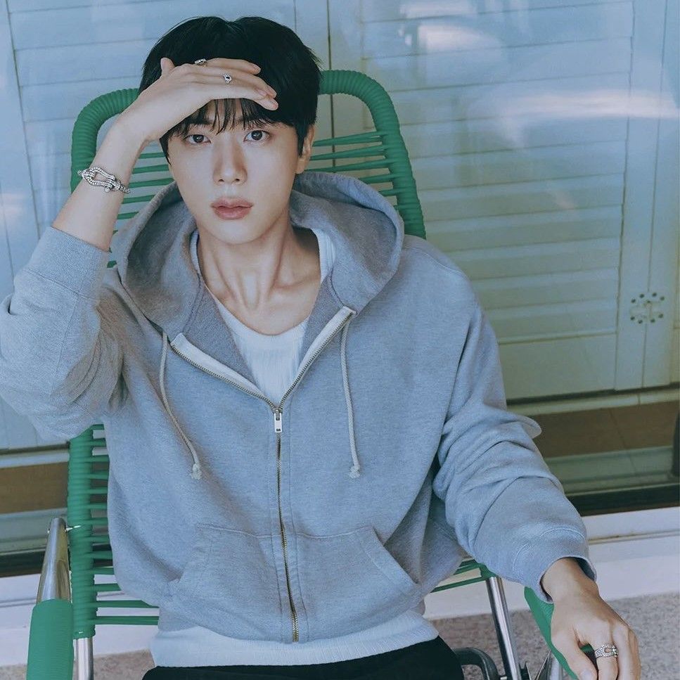 진 (방탄소년단)의 비하인드 컷