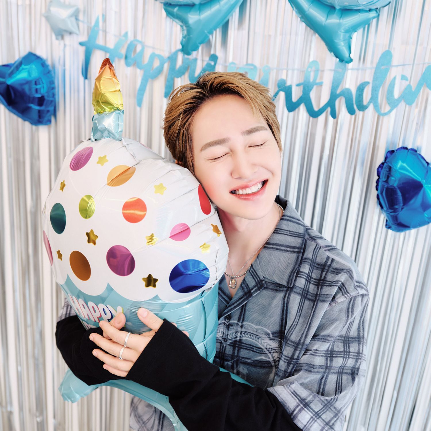 Behind-the-scenes cut of Onew (SHINee)