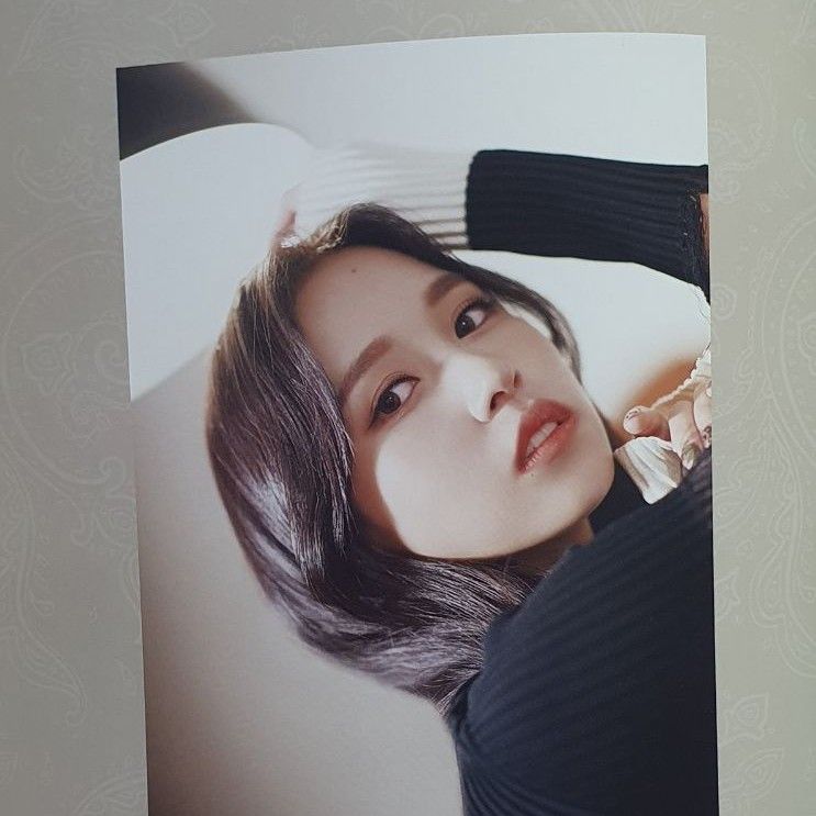 Behind-the-scenes cut of Mina (TWICE)