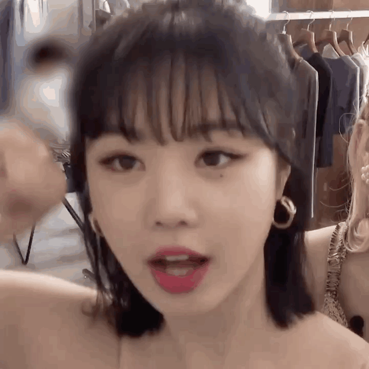 Behind-the-scenes cut of Soojin
