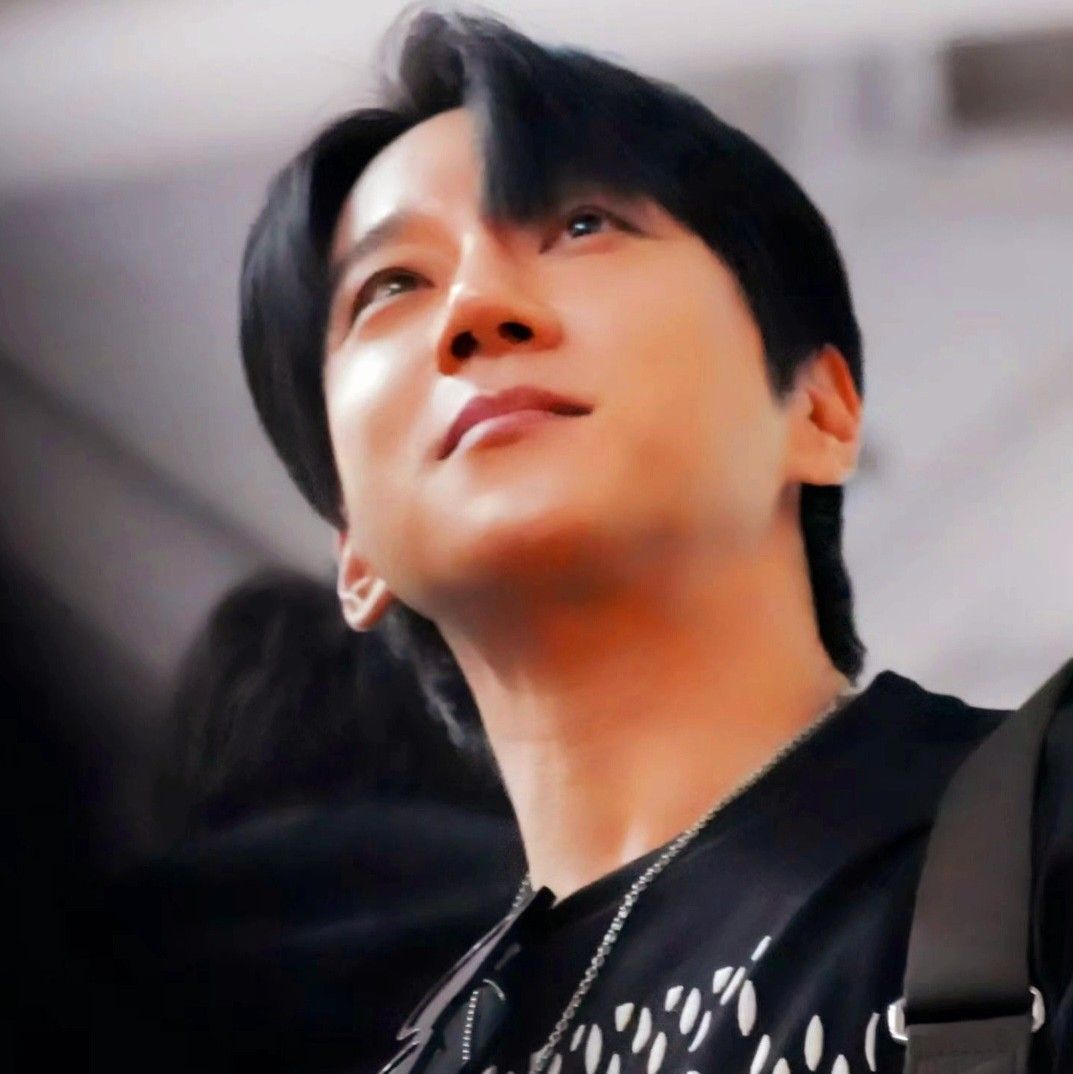 Latest photo of Hwang Chiyeol