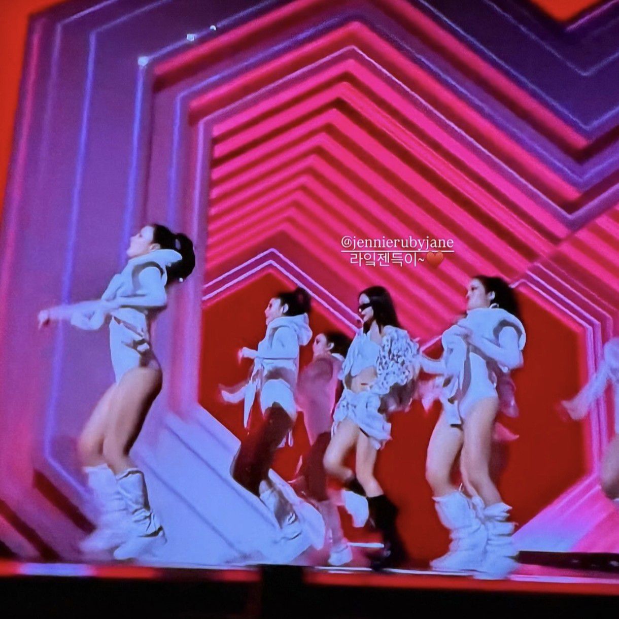 Behind-the-scenes cut of BLACKPINK