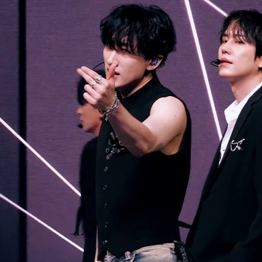 Behind-the-scenes cut of Super Junior