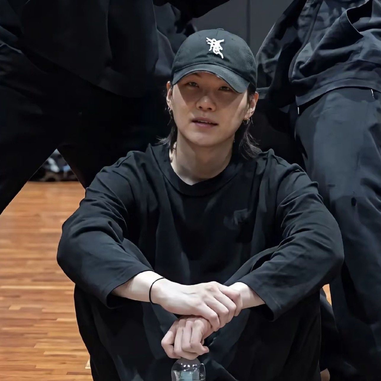 Foto aktivitas terbaru SUGA (BTS)