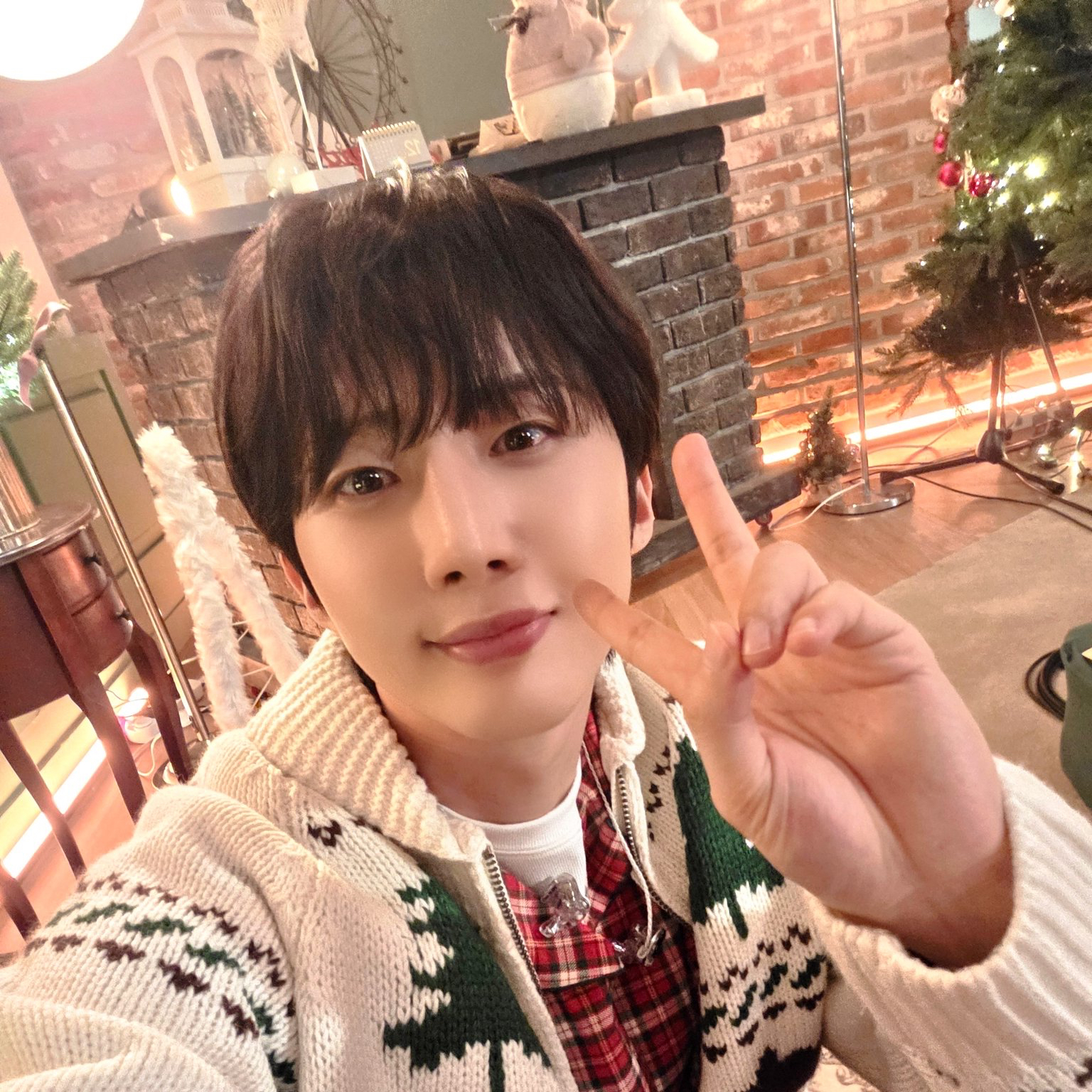 Recent activity shot of Hui (PENTAGON)