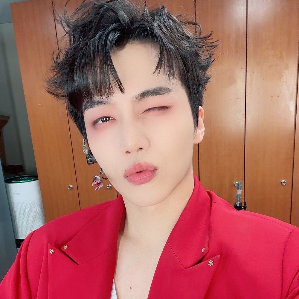 Foto terbaru Jinho (PENTAGON)