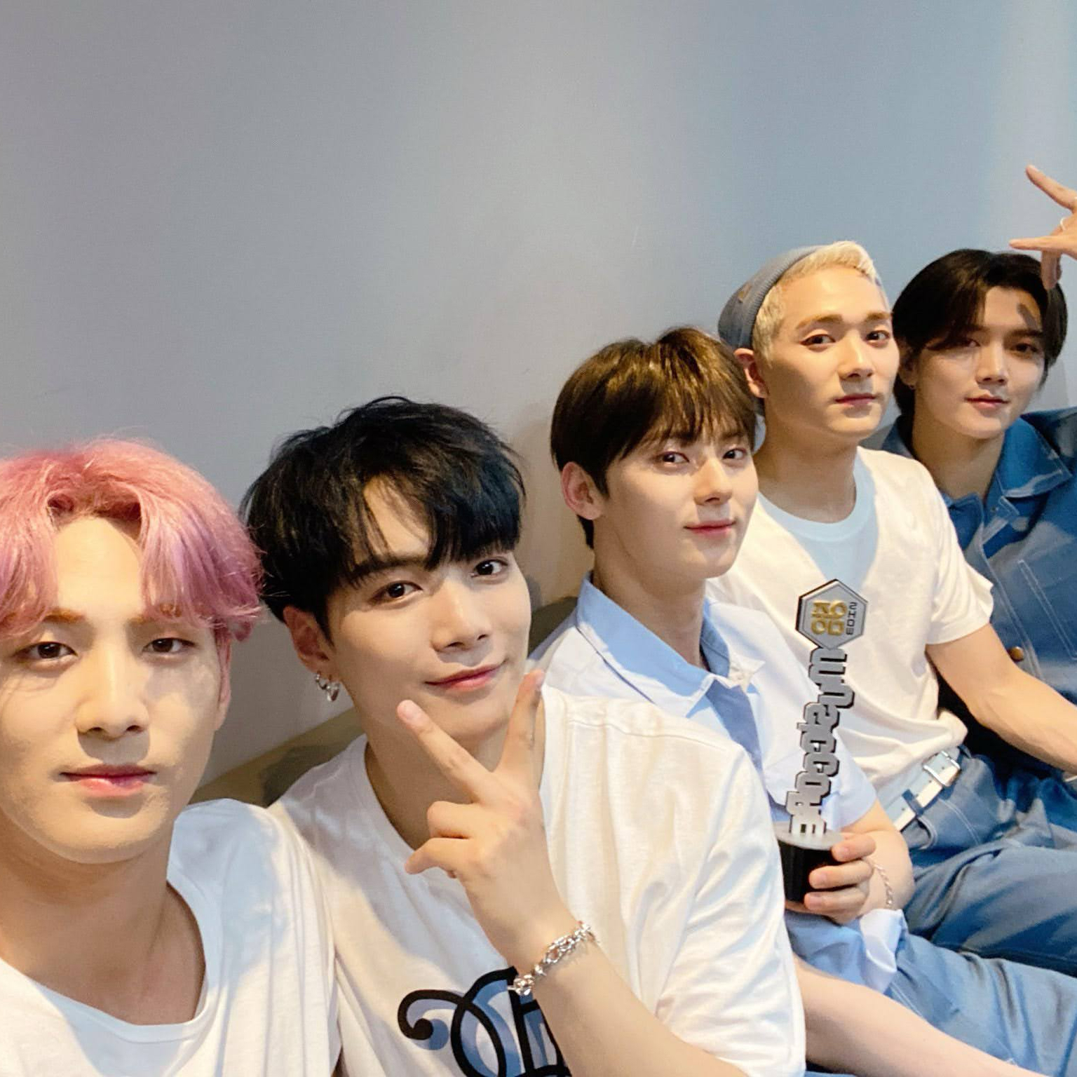 Behind-the-scenes cut of NU'EST