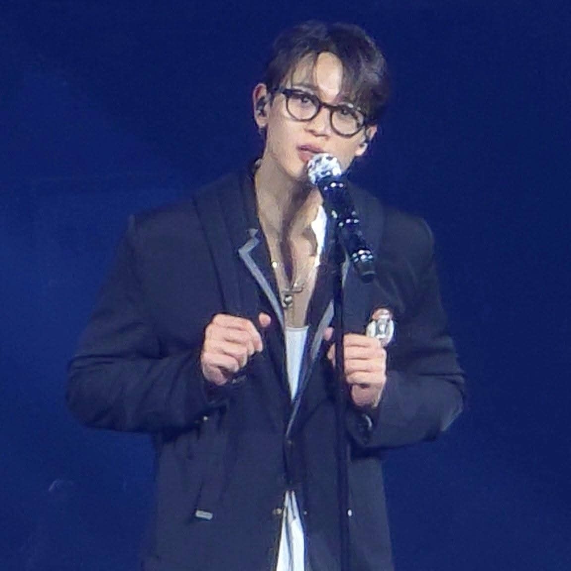 Behind-the-scenes cut of Minho (SHINee)