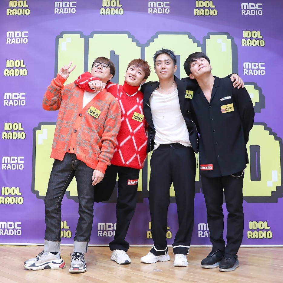 A moment captured by SECHSKIES's fan