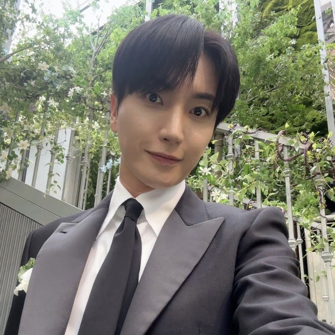 Recent activity shot of Leeteuk (Super Junior)