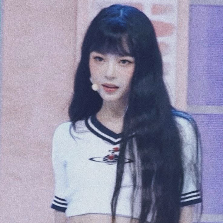 Recent activity shot of HANNI (NewJeans)