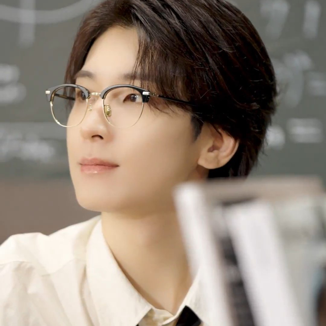 Recent activity shot of Wonwoo (SEVENTEEN)