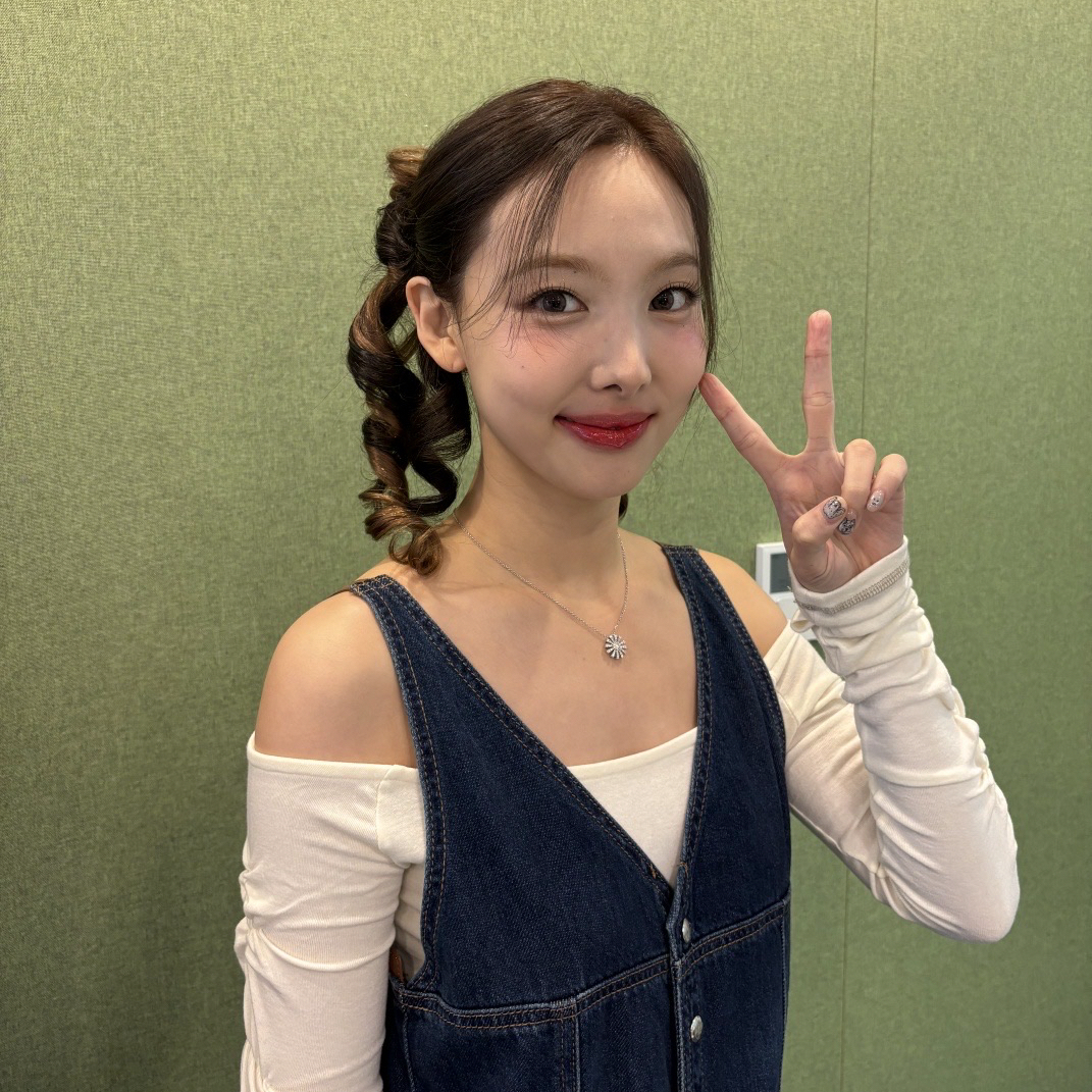 Recent activity shot of Nayeon (TWICE)
