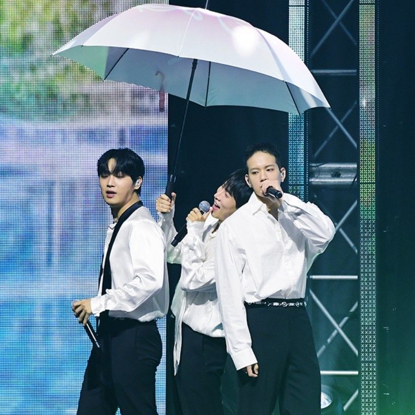 Behind-the-scenes cut of BTOB
