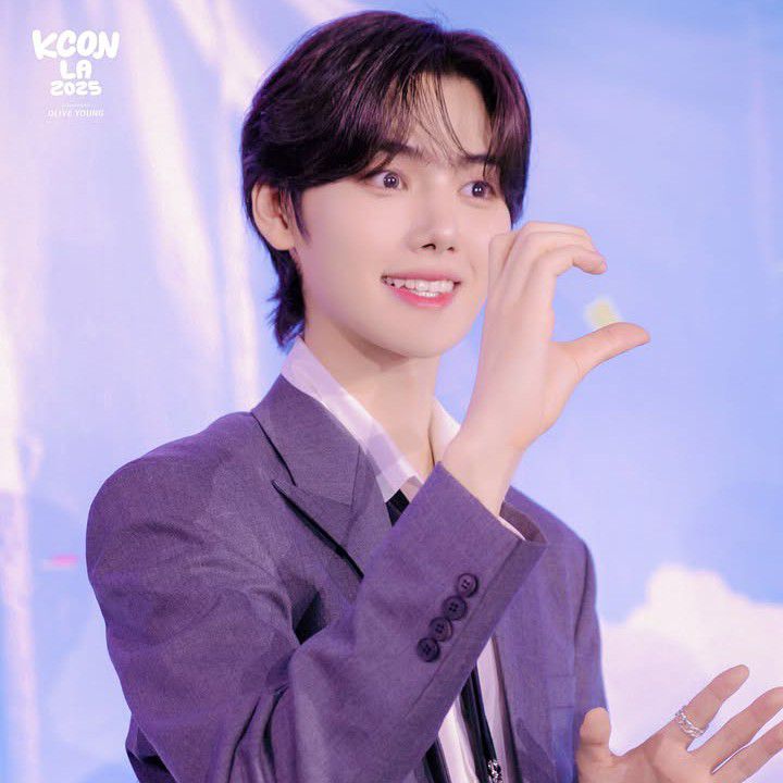 A moment captured by Minhee (CRAVITY)'s fan