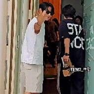 A moment captured by Hwang Chiyeol's fan