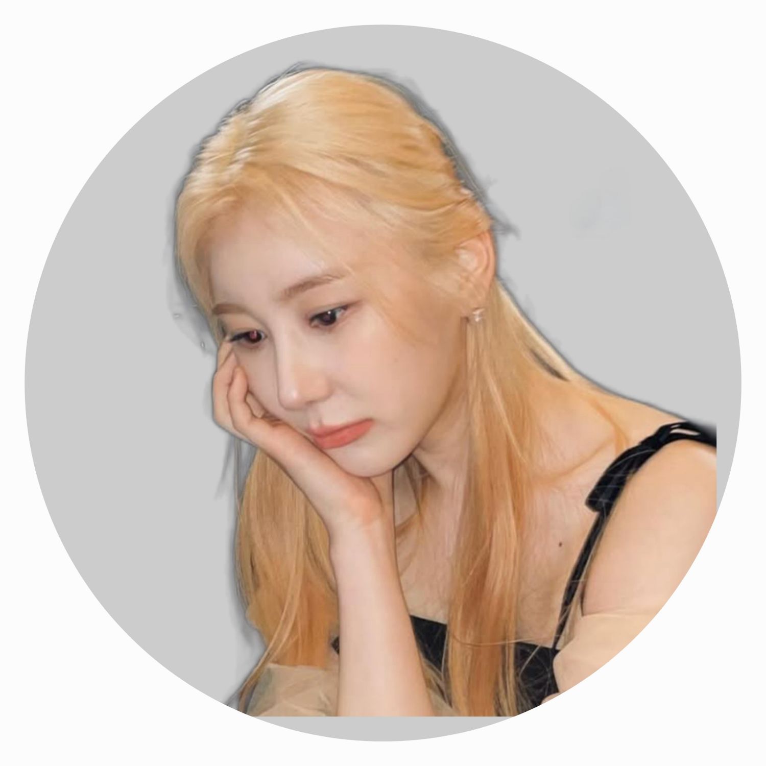 A moment captured by Lee Chaeyeon's fan