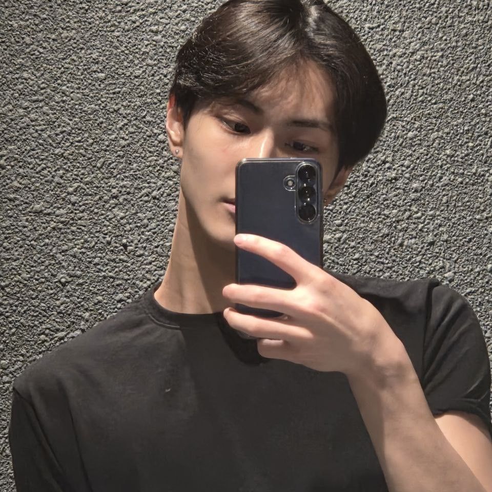 Latest photo of Jungwon (ENHYPEN)