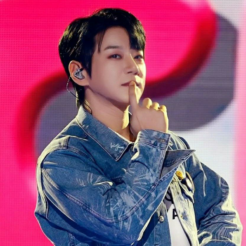 Recent activity shot of Hwang Chiyeol