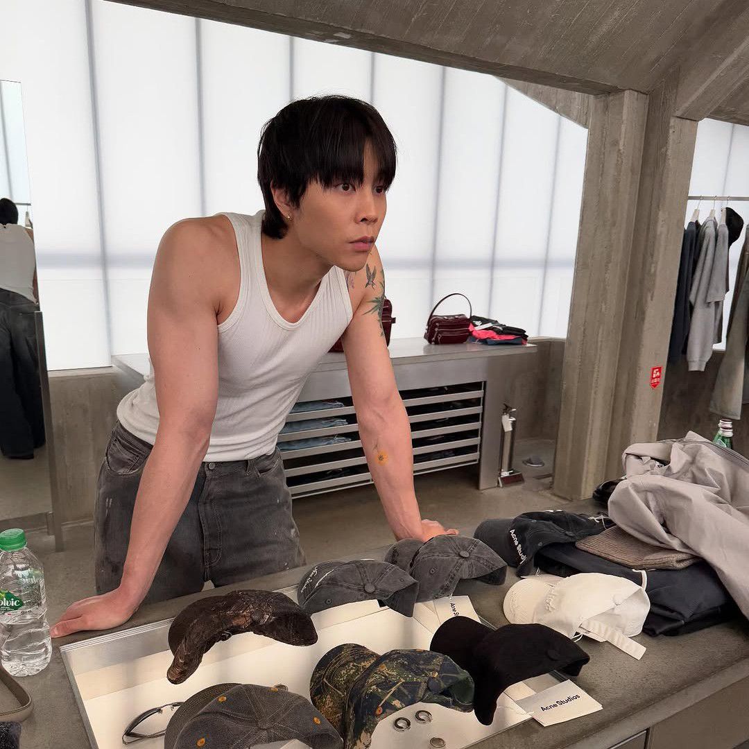 Behind-the-scenes cut of Johnny (NCT 127)