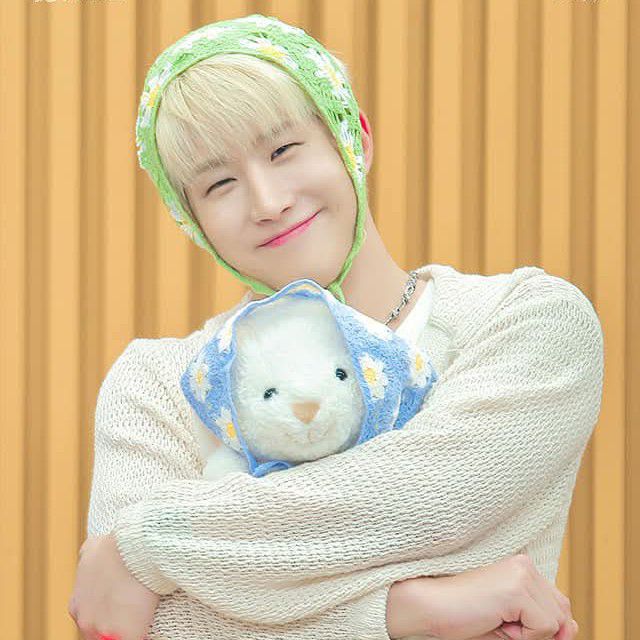 A moment captured by Jinjin (ASTRO)'s fan