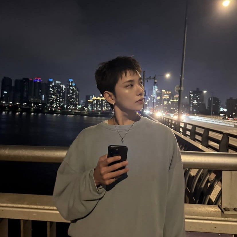 A moment captured by Joshua (SEVENTEEN)'s fan