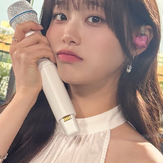 A moment captured by Chuu's fan
