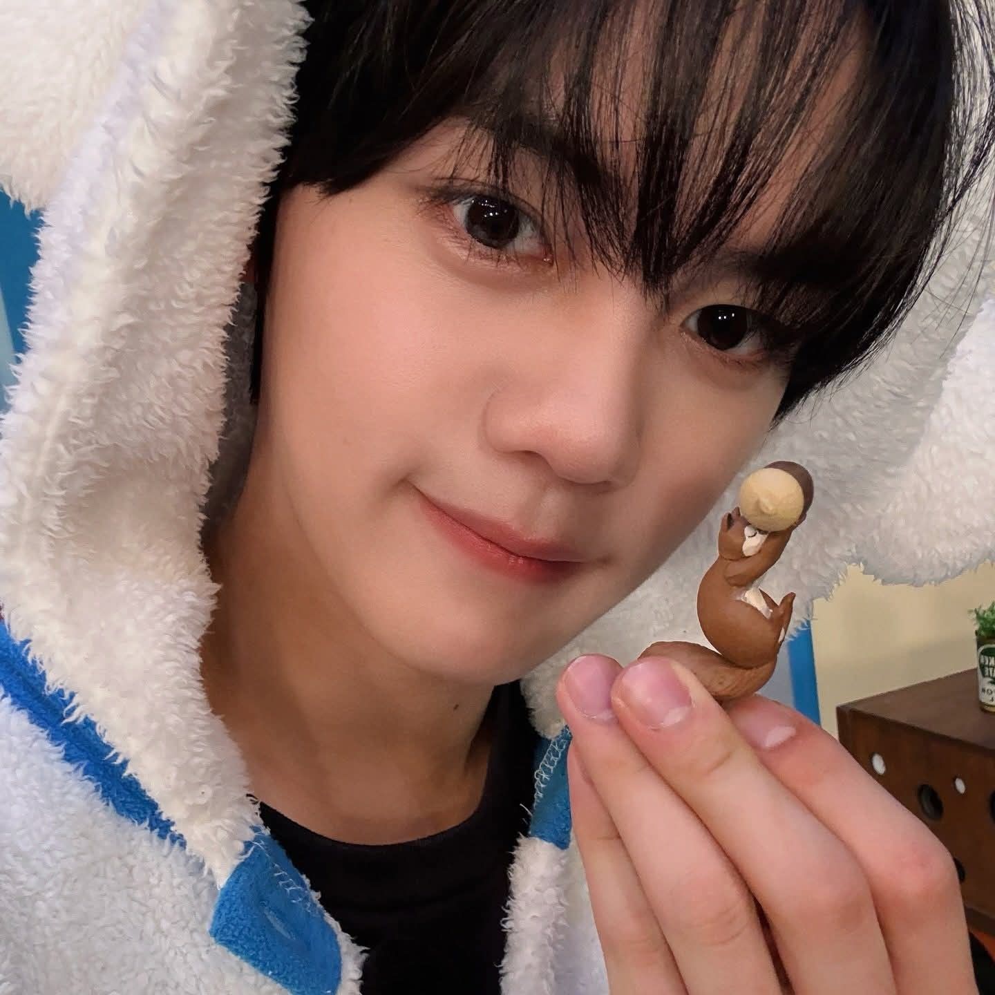 A moment captured by Kim Gyuvin (ZEROBASEONE)'s fan