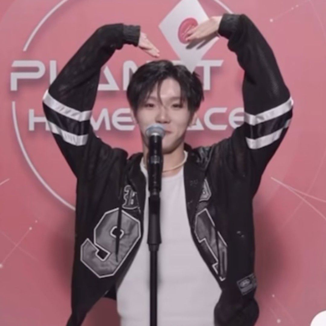 A moment captured by Xue Suren's fan