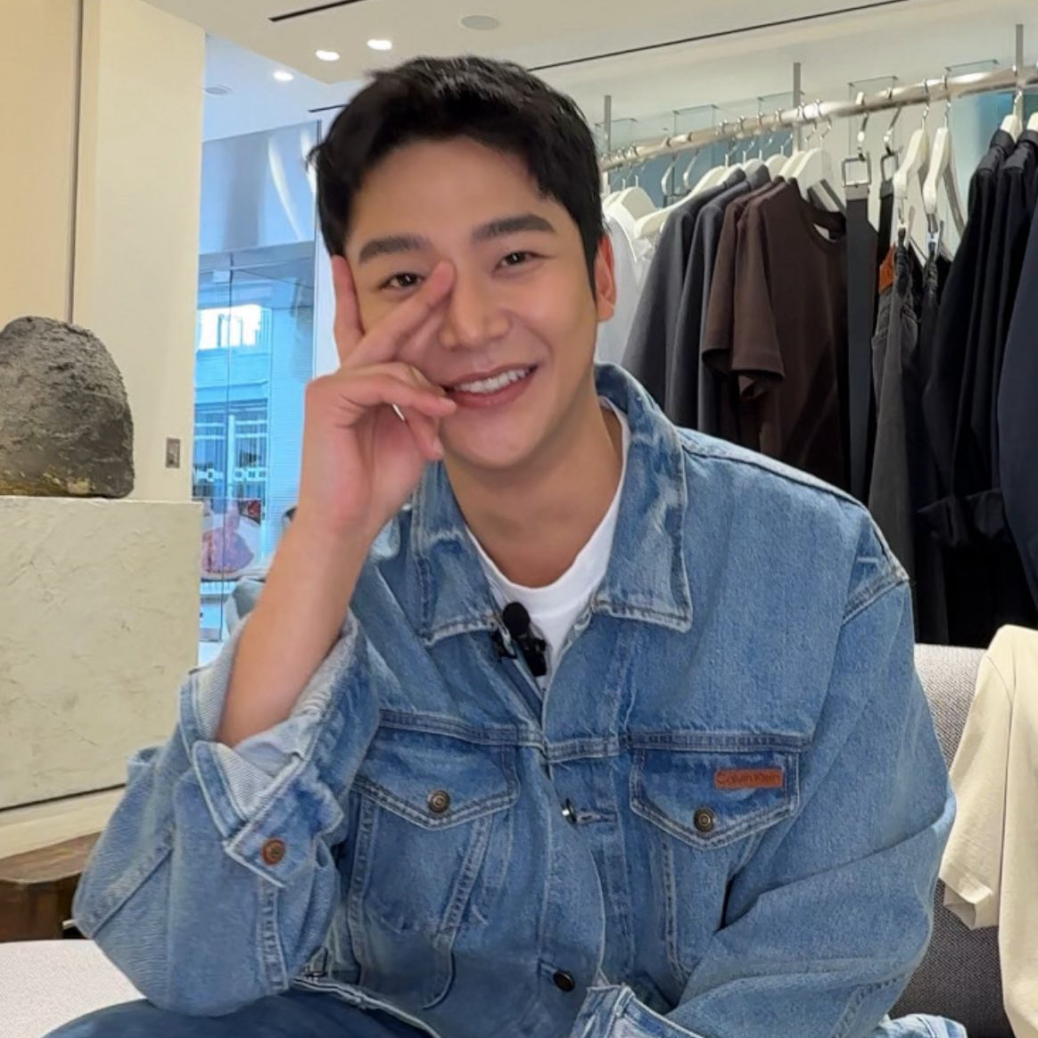Behind-the-scenes cut of Rowoon