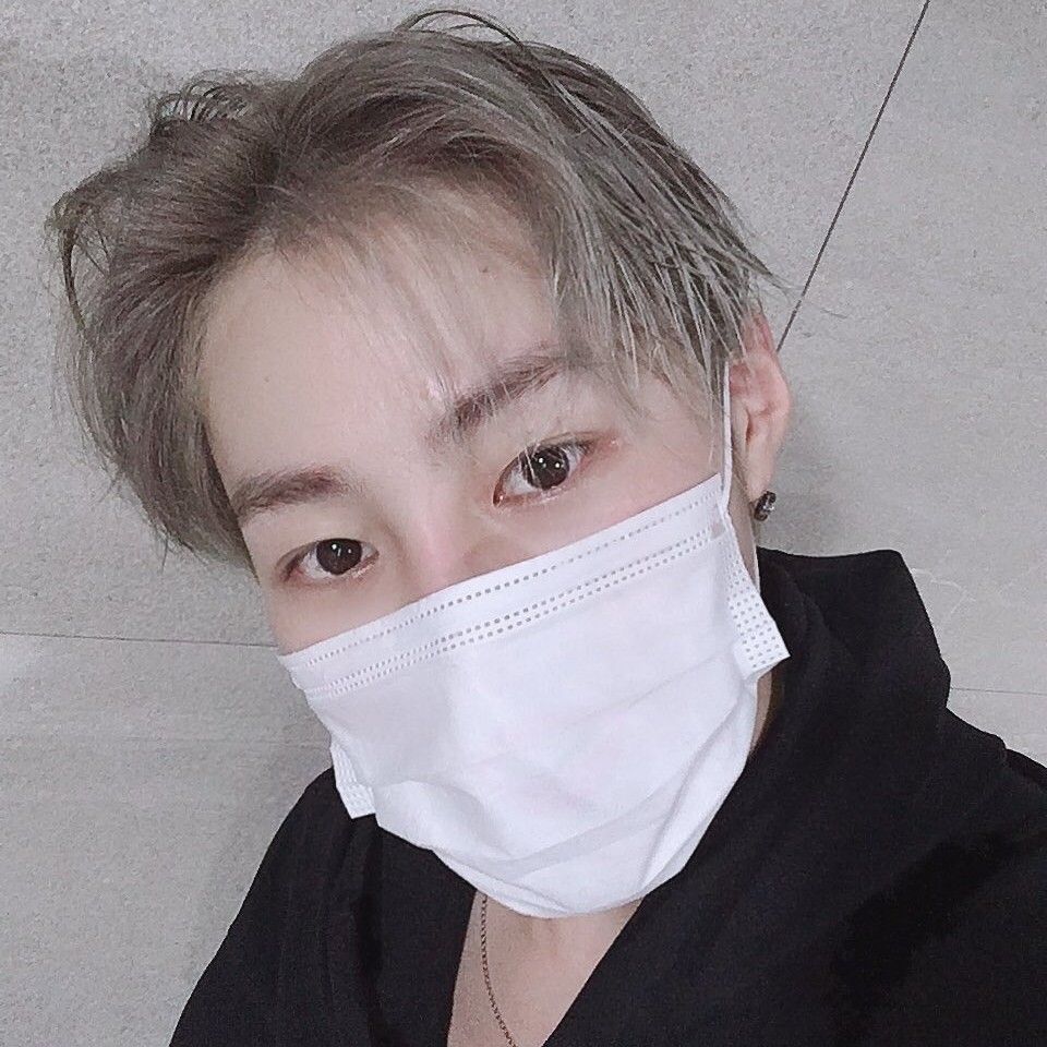 A moment captured by Ha Sungwoon's fan